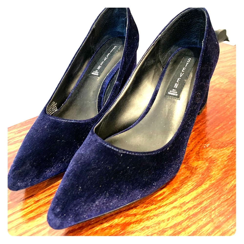 Navy Square Heeled Pointy-toe Steven Heels (7.5)
